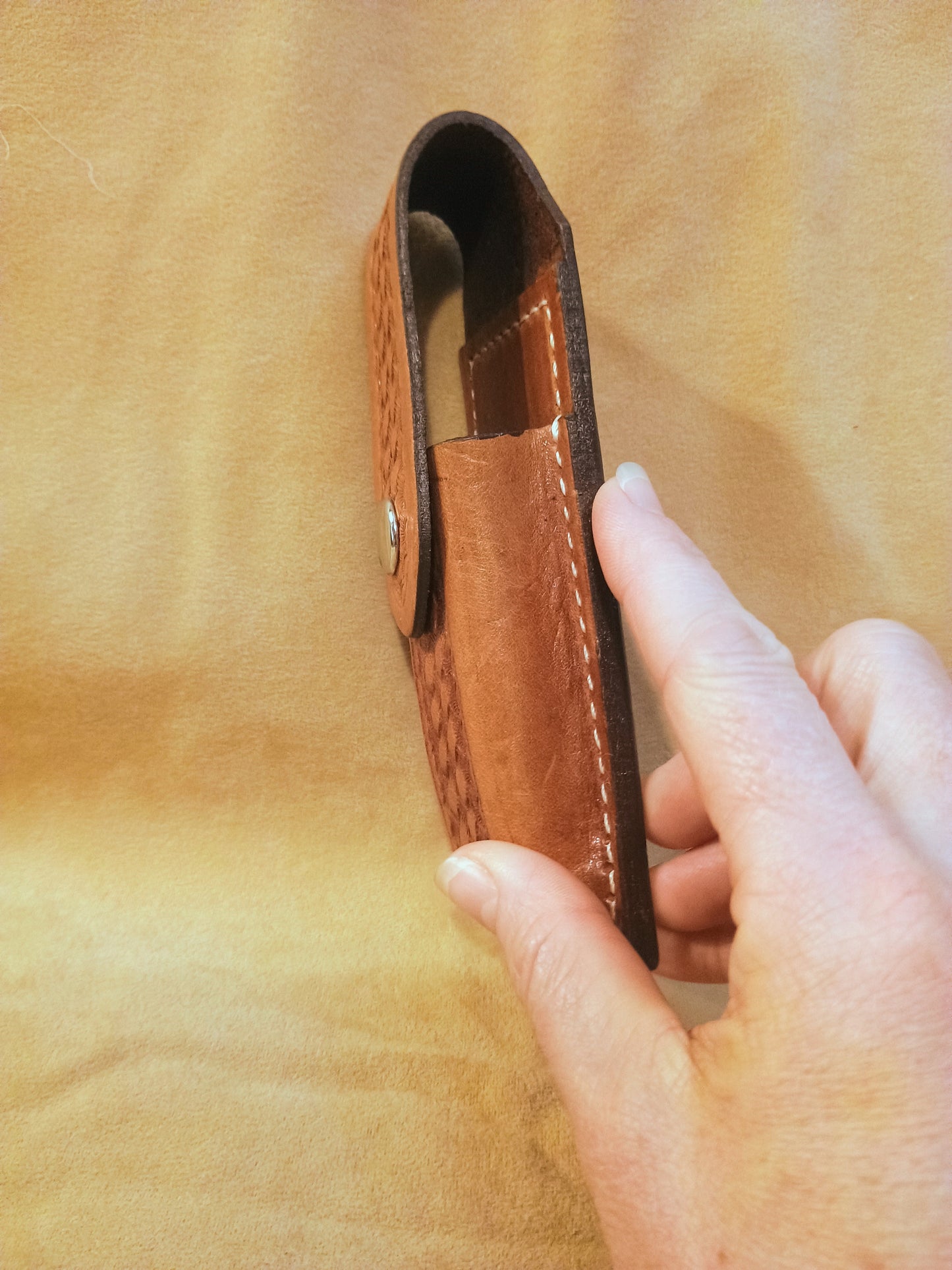 Handcrafted Full Grain Leather Double Stack (Glock) Single Magazine Pouch – Classic Basketweave Tooled Closed Top with Snap Closure
