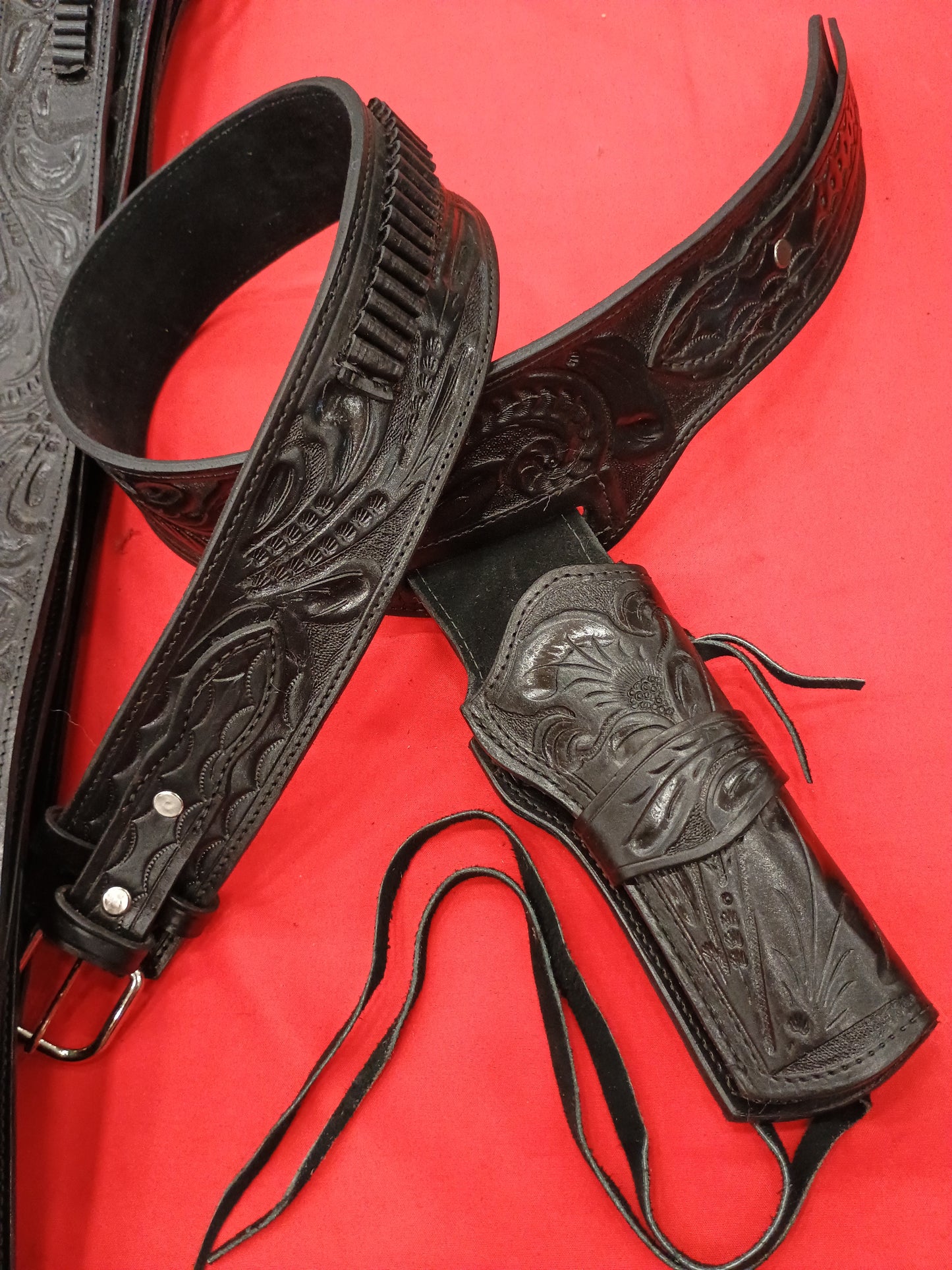 .22 caliber Black Tooled Desert Gunslinger Western Rig - Desperado Rig: Full Grain Leather; Suede Lined