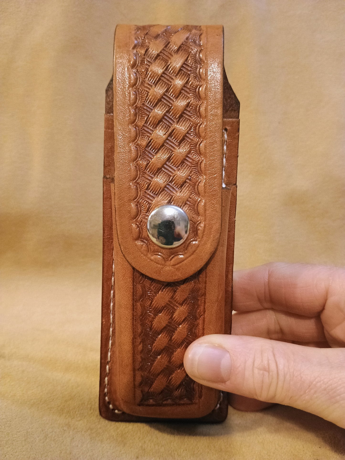 Handcrafted Full Grain Leather Double Stack (Glock) Single Magazine Pouch – Classic Basketweave Tooled Closed Top with Snap Closure