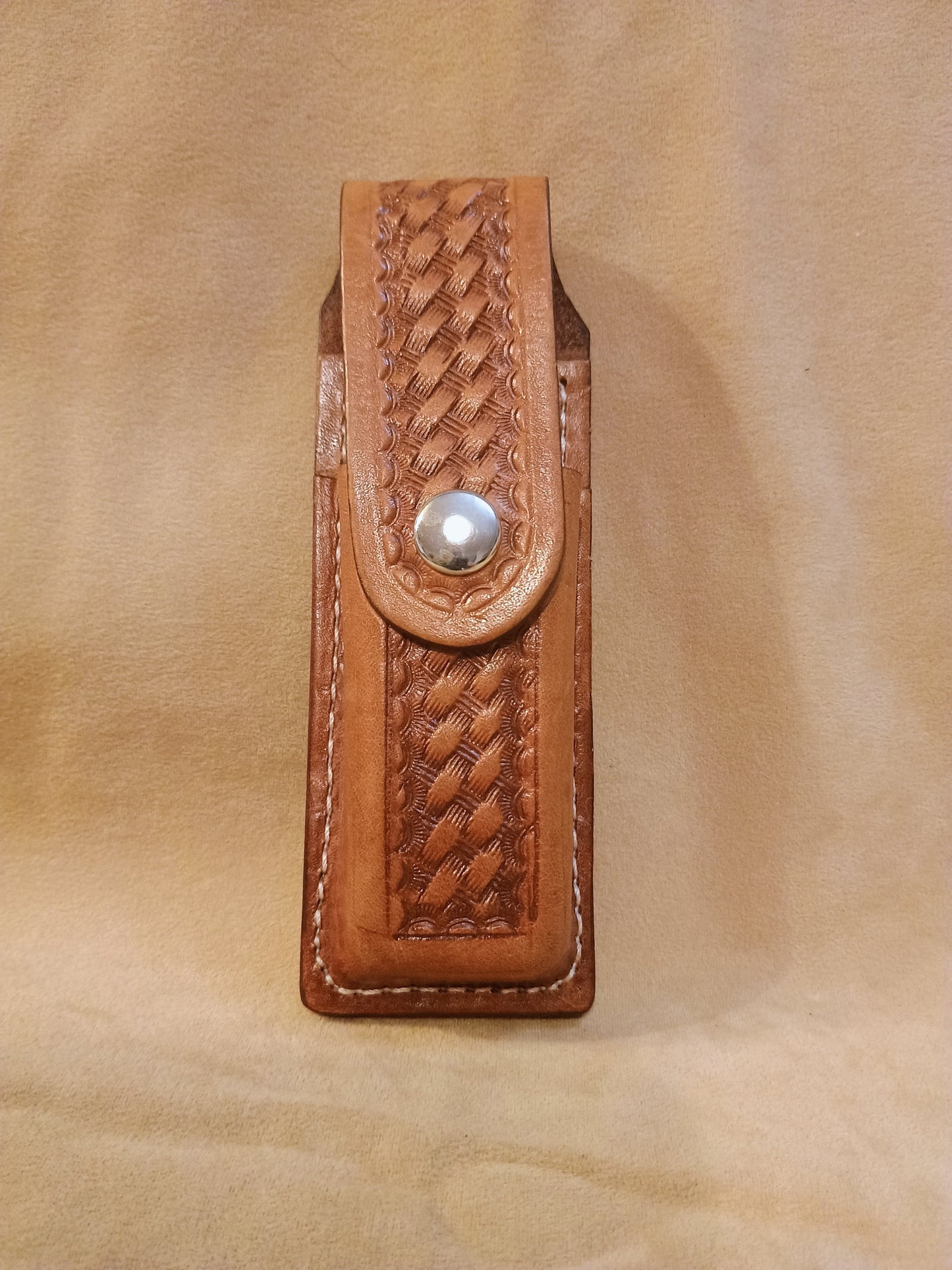 Handcrafted Full Grain Leather Double Stack (Glock) Single Magazine Pouch – Classic Basketweave Tooled Closed Top with Snap Closure