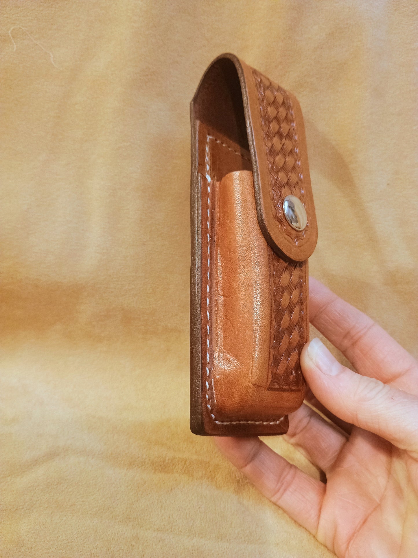 Handcrafted Full Grain Leather Double Stack (Glock) Single Magazine Pouch –  Classic Basketweave Tooled Closed Top with Snap Closure