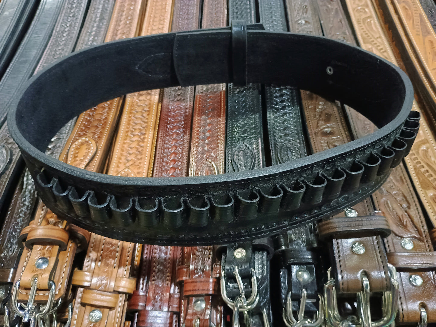 .44 / .45 / .410 Pistolero Hand-Tooled Ammo Belt – Full Grain Leather, Suede Lined (Saddle Tan / Black) – [Width Placeholder]