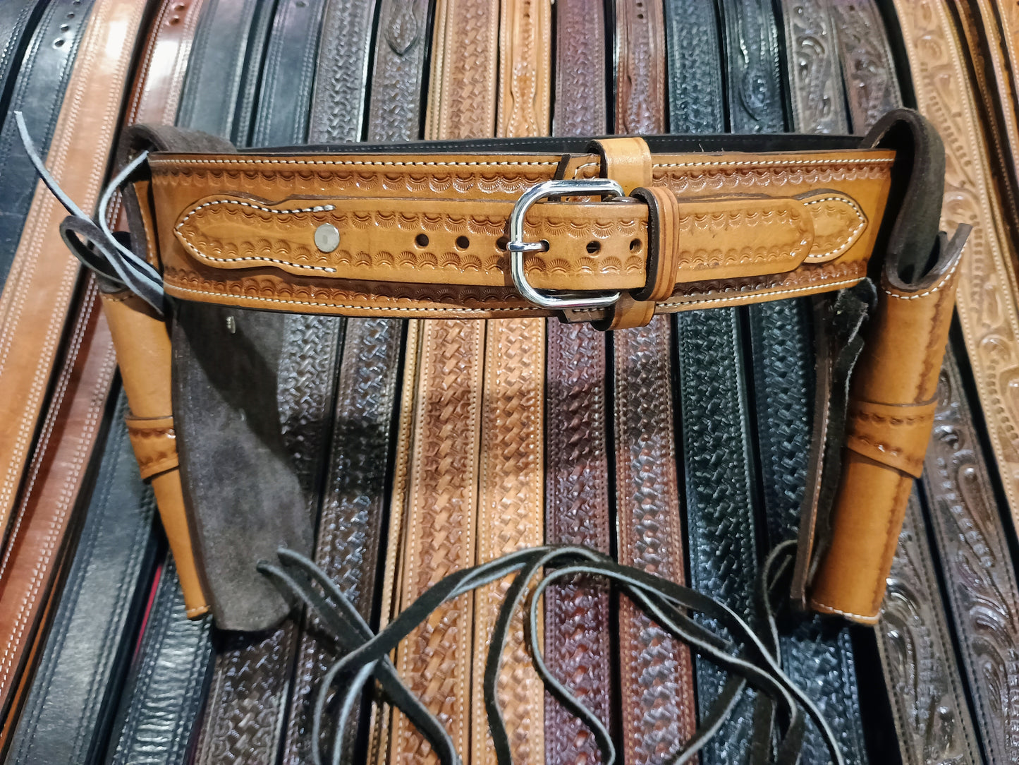 .44 / .45 / .410 Pistolero Hand-Tooled Ammo Belt – Full Grain Leather, Suede Lined (Saddle Tan / Black) – [Width Placeholder]