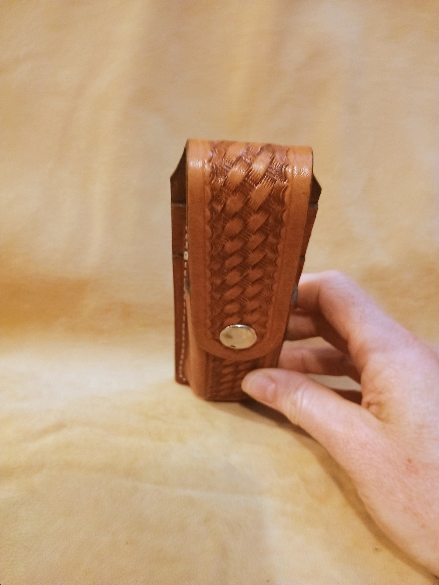 Handcrafted Full Grain Leather Double Stack (Glock) Single Magazine Pouch –  Classic Basketweave Tooled Closed Top with Snap Closure